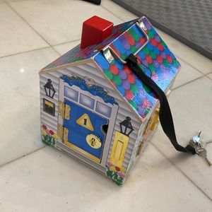 🆕 Melissa & Doug Wooden Doorbell house